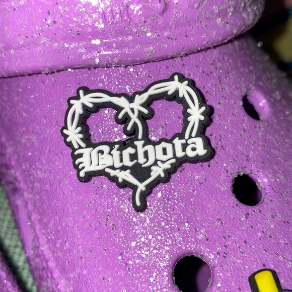 CROCS Accessories - One left!! 💙 Bichota Barbed Wire Heart Crocs Charm